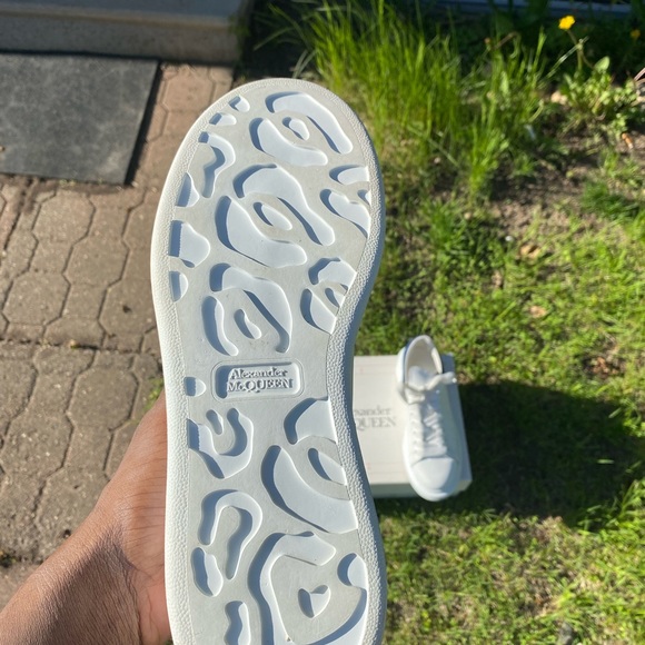 Alexander McQueen Paris in Blue - Picture 11 of 12